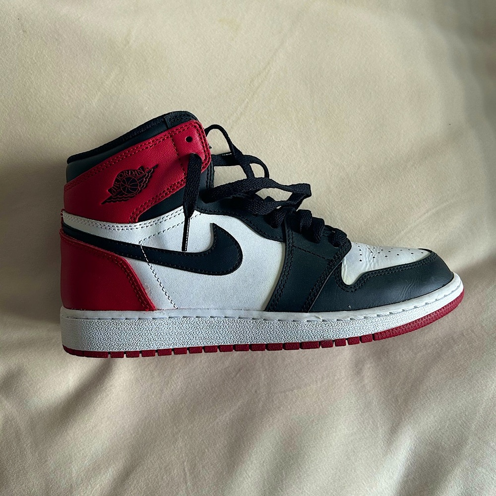 Jordan 1 Mid Chicago (2016)